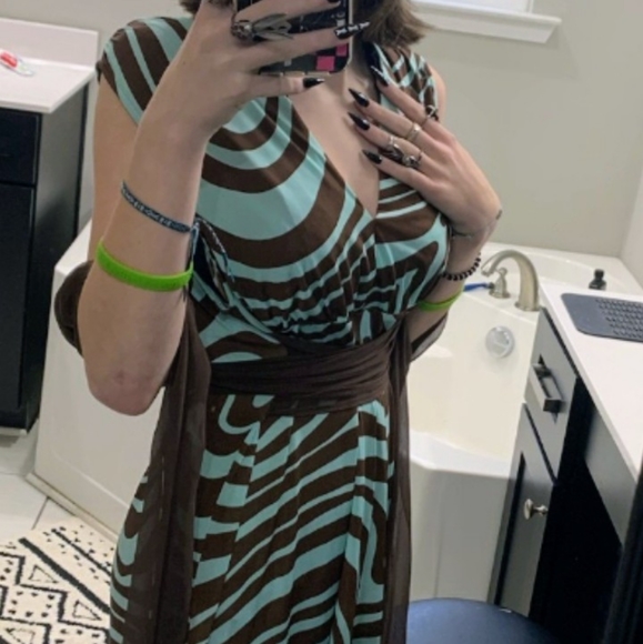 π₯³HPπ₯³Valentino Green & Brown 100% Silk Chevron Dress - Picture 2 of 15